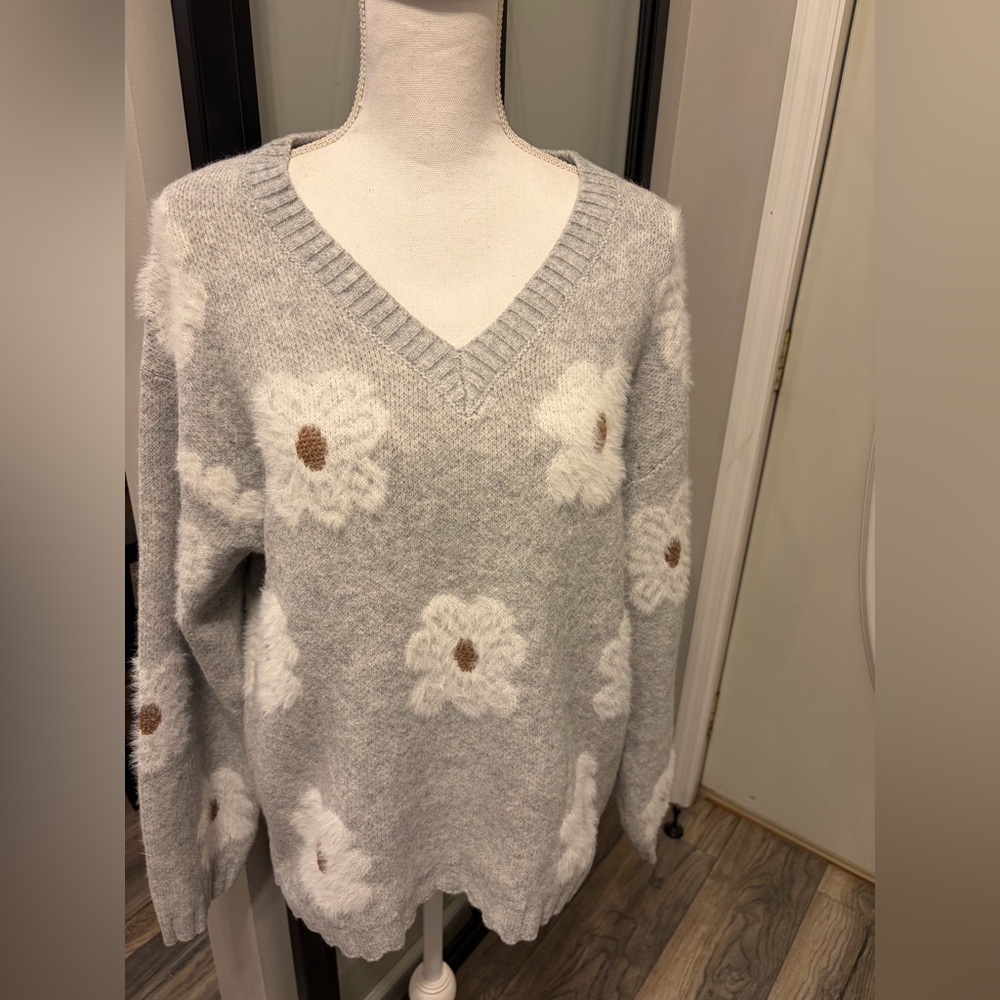 New With Tags…Boutique…V Neck Gray & White Flower Sweater…Size Medium